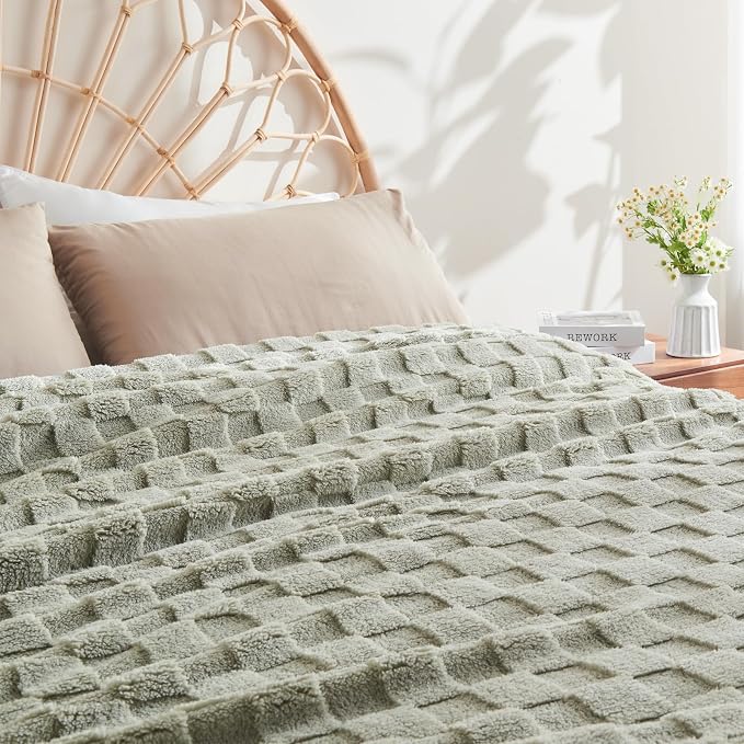 NEWCOSPLAY 3D Checkered Flannel Queen Blanket, Sage Green, 90"x90" | Super Soft Cute Lightweight Decorative Premium Silky Fleece Blanket for Couch Sofa Bed, Gift for Women Men, All Season Use