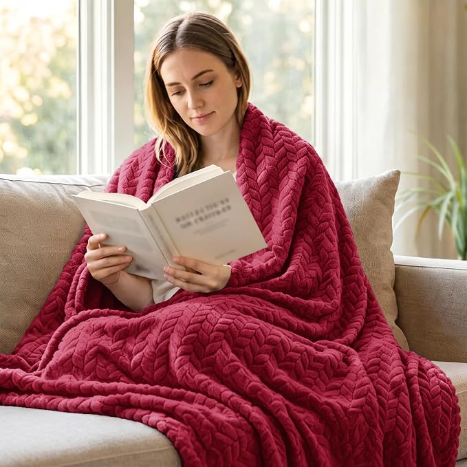 Exclusivo Mezcla Soft Fleece Bed Blanket King Size, 90”x104”, Deep Red | Cozy Fluffy Lightweight Blankets for Summer, Decorative Plush Flannel Throws for Living room, Bedroom with Leaves Pattern