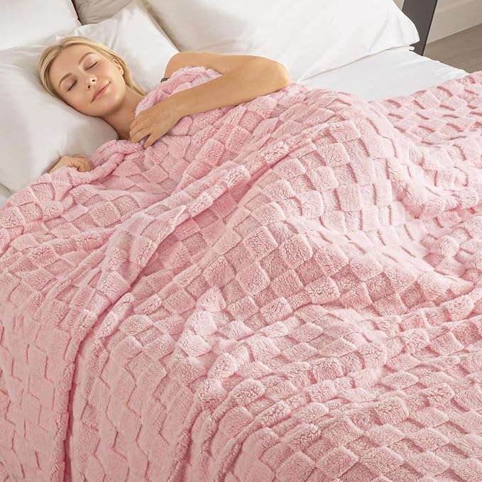 Exclusivo Mezcla 3D Checkered Fleece Queen Blanket for Bed, Pink | Super Soft and Cozy Fluffy Blanket, Lightweight, Breathable, Decorative Blanket for Living Room, Bedroom, All Season, 90"x90"