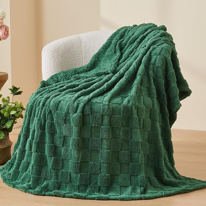 NEWCOSPLAY 3D Checkered Flannel Throw Blanket, Dark Green, 50"x70" | Super Soft Cute Lightweight Decorative Premium Silky Fleece Blanket for Couch Sofa Bed, Gift for Women Men, All Season Use
