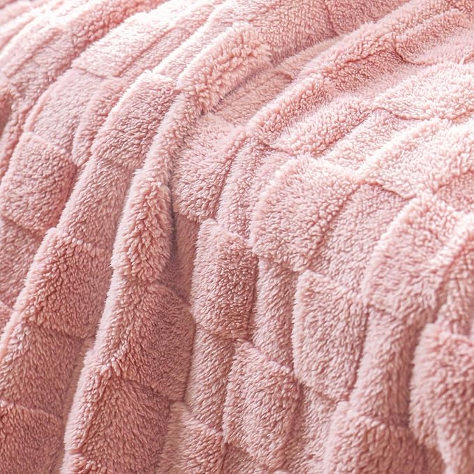 Exclusivo Mezcla 3D Checkered Fleece Throw Blanket for Couch, Pink | Super Soft and Cozy Fluffy Throw, Lightweight and Breathable, Cute Fuzzy Blanket for Sofa, Home Decor, All Season, 50"x60"