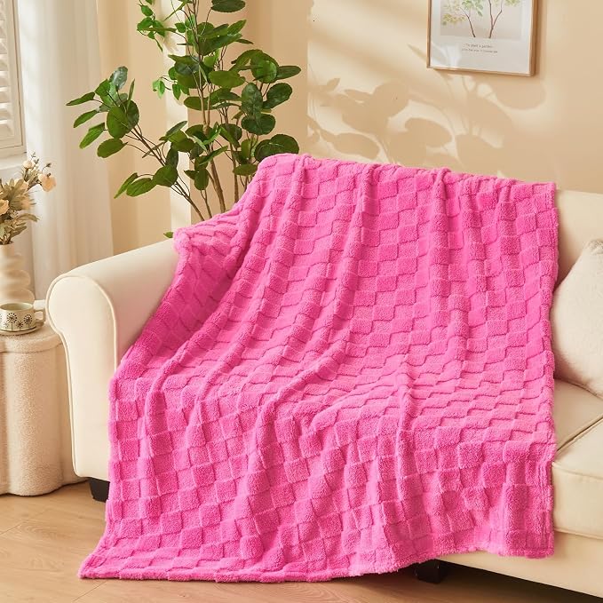 NEWCOSPLAY 3D Checkered Flannel King Blanket, Hot Pink Checkered, 90"x110" | Super Soft Cute Lightweight Decorative Premium Silky Fleece Blanket for Couch Sofa Bed, Gift for Women Men, All Season Use
