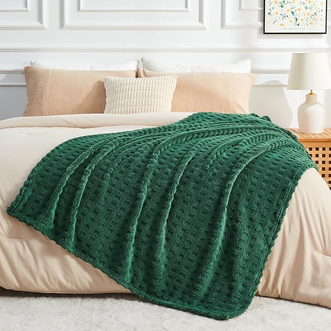 NEWCOSPLAY 3D Waffle Checkered Flannel King Blanket, Dark Green, 90"x110" | Super Soft Cute Lightweight Decorative Premium Silky Fleece Blanket for Couch Sofa Bed, Gift for Women Men, All Season Use