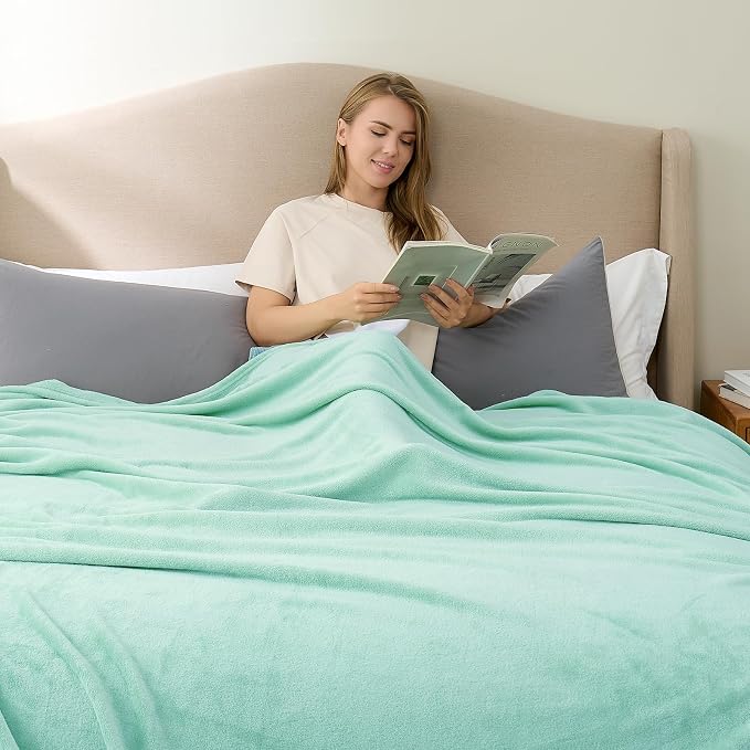 Hansleep Throw Mint Green Fleece Blanket, Soft Flannel Bed Blanket | Fuzzy Cozy Blanket 50x60 Inches, Multi-use for Bed, Sofa, Couch, Travel, Camping, All Season Warm Lightweight Cover