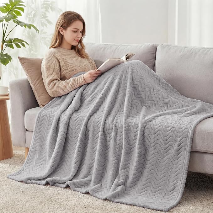 Exclusivo Mezcla Large Fleece Throw Blanket for Couch, Sofa, Light Grey | 50"x70" Soft Breathable Lightweight Flannel Throws for Summer, Plush Cozy Jacquard Wave Blanket for Home Decor