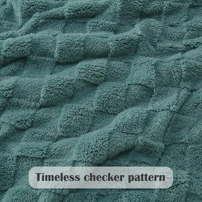 NEWCOSPLAY 3D Checkered Flannel King Blanket, Light Teal, 90"x110" | Super Soft Cute Lightweight Decorative Premium Silky Fleece Blanket for Couch Sofa Bed, Gift for Women Men, All Season Use