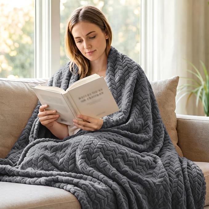 Exclusivo Mezcla Soft Fleece Bed Blanket King Size, 90”x104”, Dark Grey | Cozy Fluffy Lightweight Blankets for Summer, Decorative Plush Flannel Throws for Living room, Bedroom with Leaves Pattern
