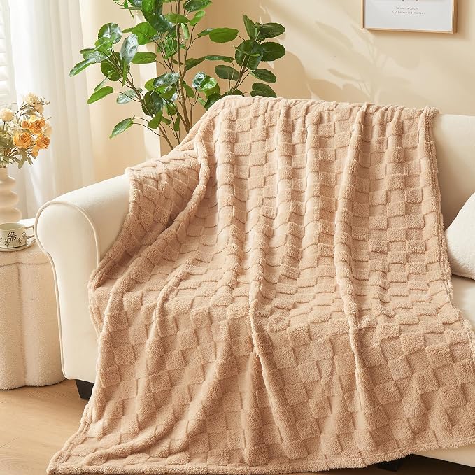 NEWCOSPLAY 3D Checkered Flannel Twin Blanket, Brown Checkered, 60"x80" | Super Soft Cute Lightweight Decorative Premium Silky Fleece Blanket for Couch Sofa Bed, Gift for Women Men, All Season Use