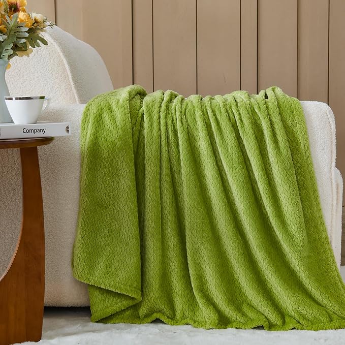 NEWCOSPLAY Fleece Leaves Pattern Throw Blanket, Green, 50"x60" | Super Soft Throw Blanket, Lightweight Cozy Bed Sofa Blanket, Premium Silky Flannel Fleece, Travel Blanket for All Season Use