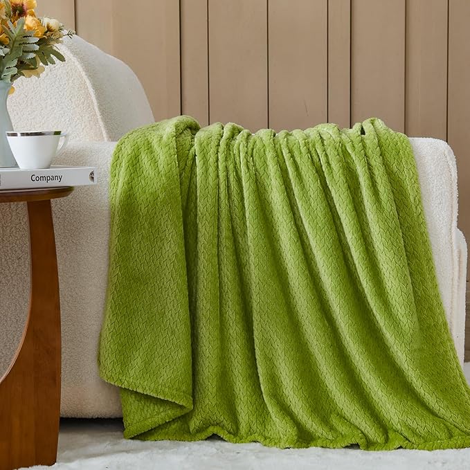 NEWCOSPLAY Fleece Leaves Pattern Queen Blanket, Green, 90"x90" | Super Soft Throw Blanket, Lightweight Cozy Bed Sofa Blanket, Premium Silky Flannel Fleece, Travel Blanket for All Season Use