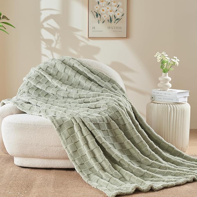 NEWCOSPLAY 3D Checkered Flannel Twin Blanket, Sage Green, 60"x80" | Super Soft Cute Lightweight Decorative Premium Silky Fleece Blanket for Couch Sofa Bed, Gift for Women Men, All Season Use
