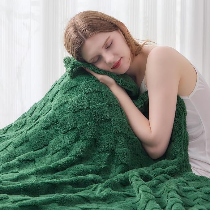 NEWCOSPLAY 3D Checkered Flannel Throw Blanket, Dark Green, 50"x70" | Super Soft Cute Lightweight Decorative Premium Silky Fleece Blanket for Couch Sofa Bed, Gift for Women Men, All Season Use