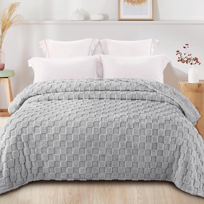 Exclusivo Mezcla 3D Checkered Fleece Queen Blanket for Bed, Light Grey | Super Soft and Cozy Fluffy Blanket, Lightweight, Breathable, Decorative Blanket for Living Room, Bedroom, All Season, 90"x90"