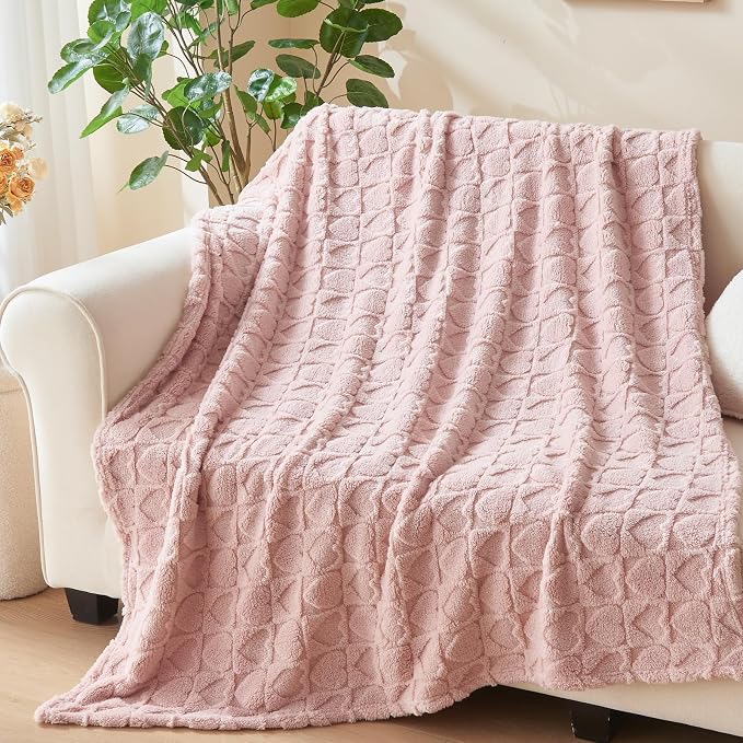 NEWCOSPLAY 3D Heart Checkered Flannel Queen Blanket, Dusty Pink, 90"x90" | Super Soft Cute Lightweight Decorative Premium Silky Fleece Blanket for Couch Sofa Bed, Gift for Women Men, All Season Use