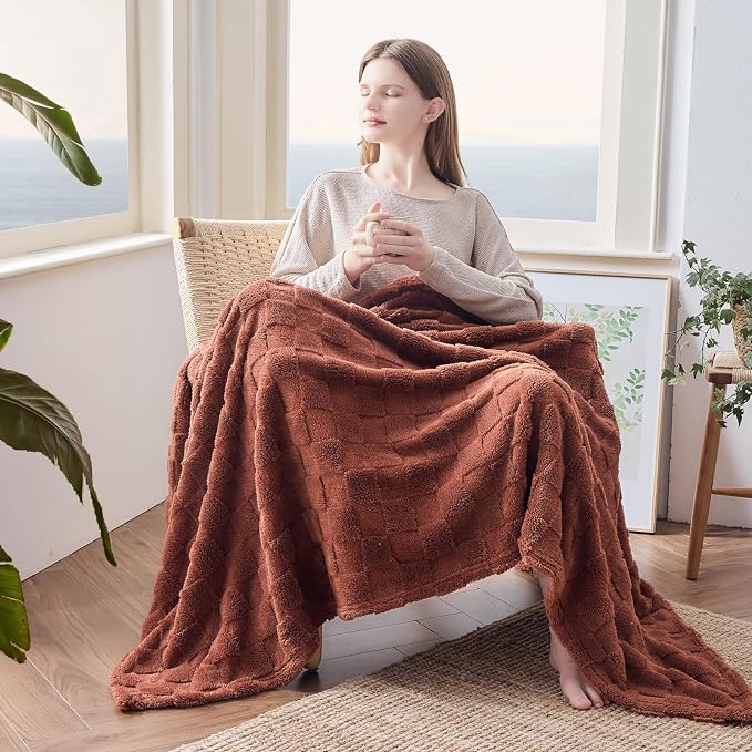 NEWCOSPLAY 3D Checkered Flannel King Blanket, Coffee Checkered, 90"x110" | Super Soft Cute Lightweight Decorative Premium Silky Fleece Blanket for Couch Sofa Bed, Gift for Women Men, All Season Use
