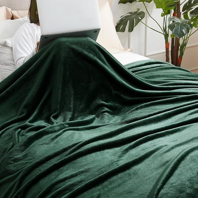 Hansleep Twin Dark Green Fleece Blanket, Soft Flannel Bed Blanket | Fuzzy Cozy Blanket 60x80 Inches, Multi-use for Bed, Sofa, Couch, Travel, Camping, All Season Warm Lightweight Cover