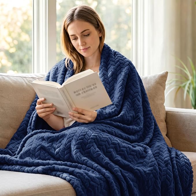 Exclusivo Mezcla Soft Fleece Bed Blanket King Size, 90”x104”, Navy Blue | Cozy Fluffy Lightweight Blankets for Summer, Decorative Plush Flannel Throws for Living room, Bedroom with Leaves Pattern