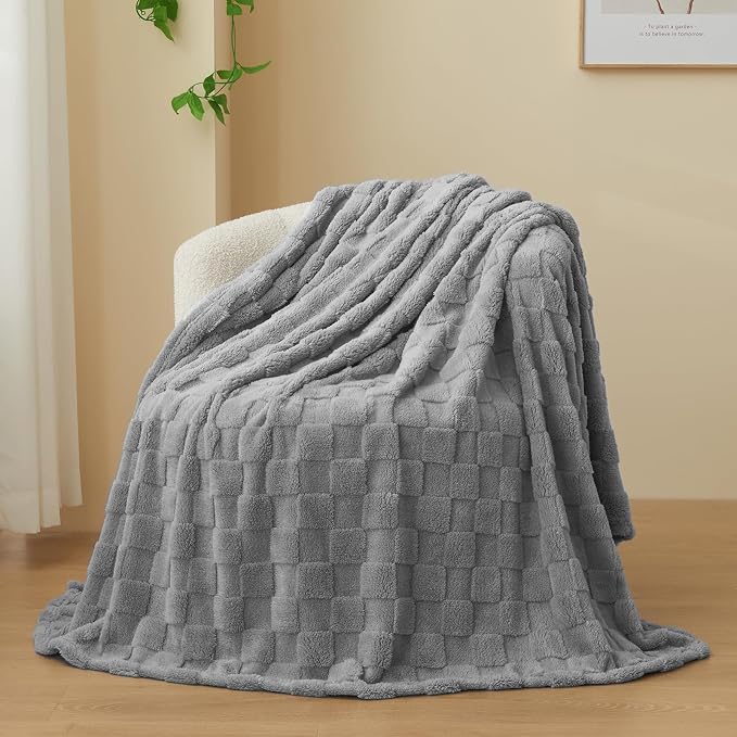 NEWCOSPLAY 3D Checkered Flannel Throw Blanket, Grey Checkered, 50"x70" | Super Soft Cute Lightweight Decorative Premium Silky Fleece Blanket for Couch Sofa Bed, Gift for Women Men, All Season Use