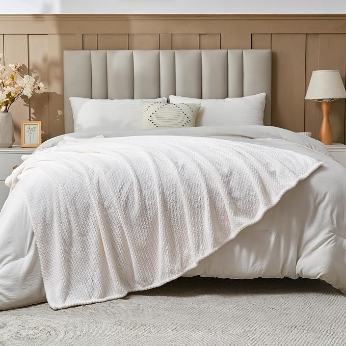 NEWCOSPLAY Fleece Leaves Pattern King Blanket, Ivory, 90"x110" | Super Soft Throw Blanket, Lightweight Cozy Bed Sofa Blanket, Premium Silky Flannel Fleece, Travel Blanket for All Season Use