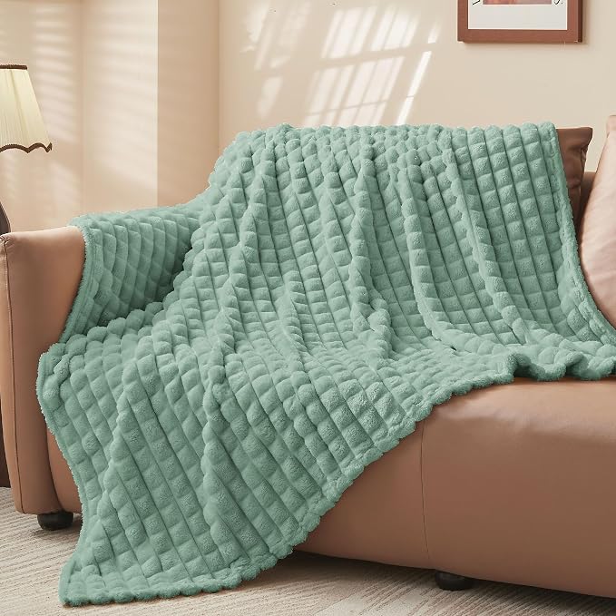 BEDELITE Sage Green Checked Fleece Twin Throw Blanket for Bed, 60x80 Inch | Soft Warm Fuzzy Fluffy Blanket for Couch Sofa, Lightweight Plush Cozy Throws for Home Room Decor, Gift for Women, All Season