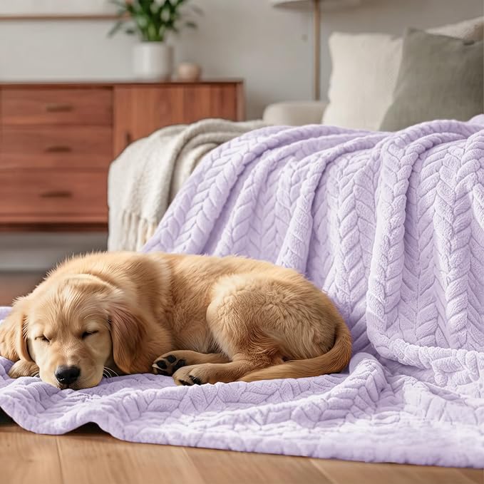 Exclusivo Mezcla Soft Fleece Bed Blanket Twin Size, 60”x80”, Lilac Purple | Cozy Fluffy Lightweight Blankets for Summer, Decorative Plush Flannel Throws for Living room, Bedroom with Leaves Pattern