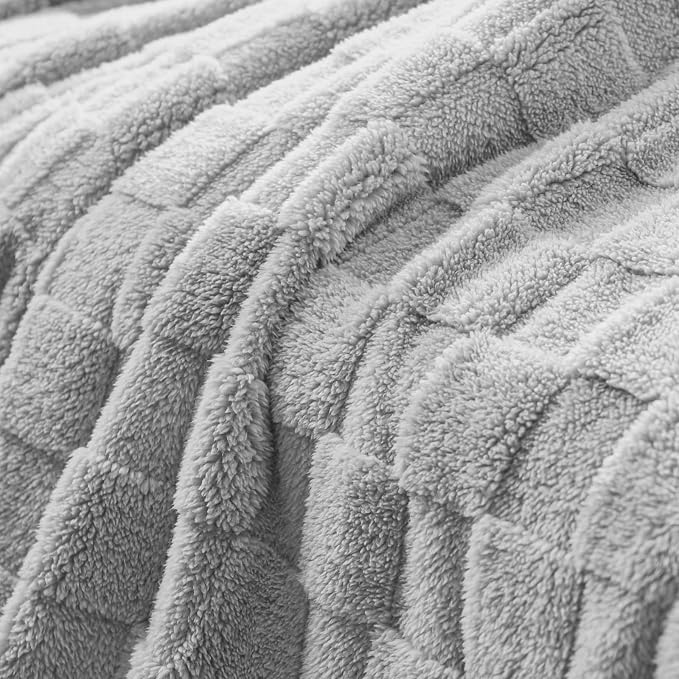 Exclusivo Mezcla 3D Checkered Fleece Throw Blanket for Couch, Light Grey | Super Soft and Cozy Fluffy Throw, Lightweight and Breathable, Cute Fuzzy Blanket for Sofa, Home Decor, All Season, 50"x60"
