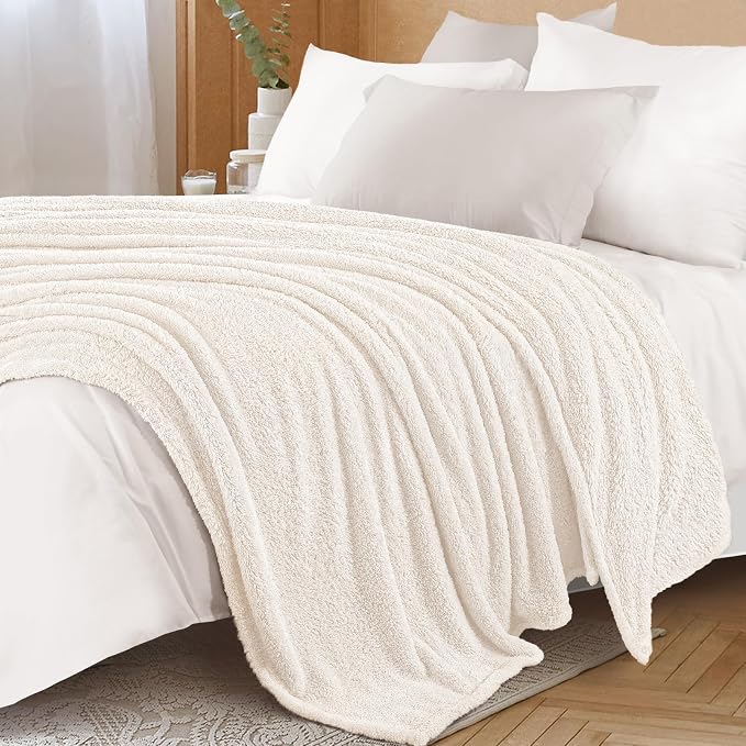 Exclusivo Mezcla Fleece Bed Blankets Queen Size for Bed, 90" x 90" | Super Soft and Cozy Fluffy Blanket for Women, Lightweight and Fuzzy Bedding for Bedroom , All Season, White