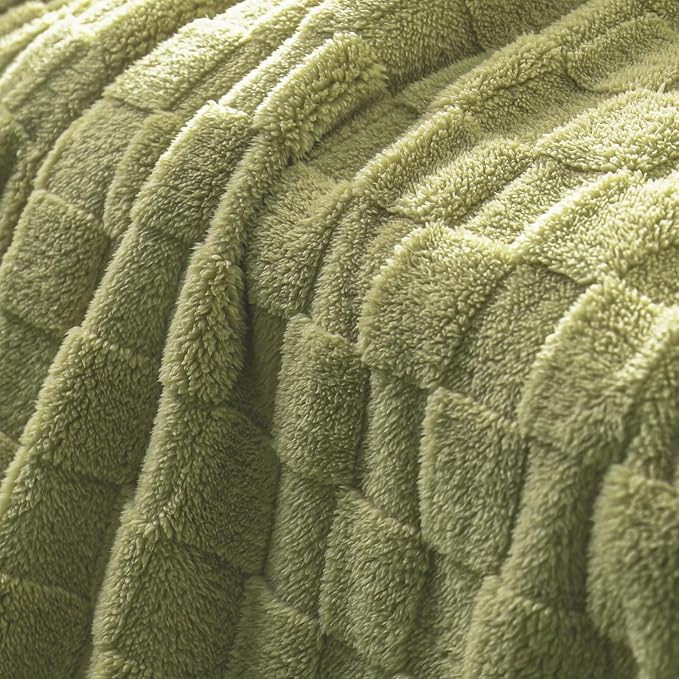 Exclusivo Mezcla 3D Checkered Fleece Twin Blanket for Bed, Olive Green | Super Soft and Cozy Fluffy Bed Blanket, Cute Fuzzy Blanket for Teens Back to School, Dorm Essentials, All Season, 60"x80"
