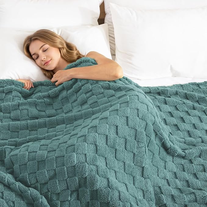 Exclusivo Mezcla 3D Checkered Fleece Twin Blanket for Bed, Celadon | Super Soft and Cozy Fluffy Bed Blanket, Cute Fuzzy Blanket for Teens Back to School, Dorm Essentials, All Season, 60"x80"