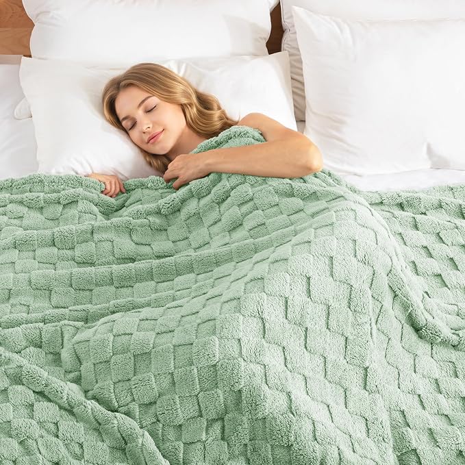 Exclusivo Mezcla 3D Checkered Fleece Queen Blanket for Bed, Sage Green | Super Soft and Cozy Fluffy Blanket, Lightweight, Breathable, Decorative Blanket for Living Room, Bedroom, All Season, 90"x90"