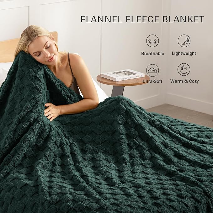 Exclusivo Mezcla 3D Checkered Fleece Twin Blanket for Bed, Green | Super Soft and Cozy Fluffy Bed Blanket, Cute Fuzzy Blanket for Teens Back to School, Dorm Essentials, All Season, 60"x80"