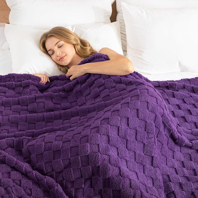 Exclusivo Mezcla 3D Checkered Fleece Queen Blanket for Bed, Purple | Super Soft and Cozy Fluffy Blanket, Lightweight, Breathable, Decorative Blanket for Living Room, Bedroom, All Season, 90"x90"