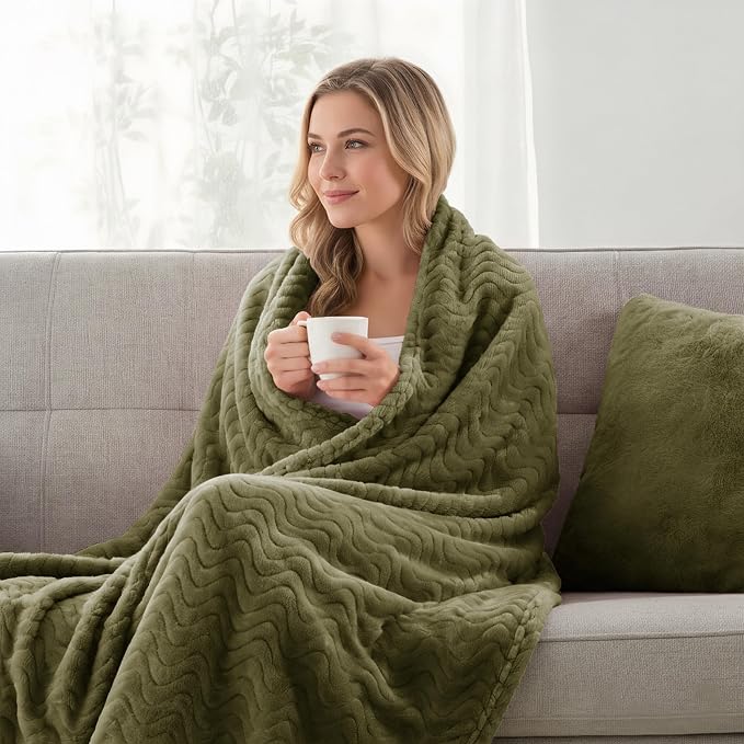 Exclusivo Mezcla Large Fleece Throw Blanket for Couch, Sofa, Olive Green | 50"x70" Soft Breathable Lightweight Flannel Throws for Summer, Plush Cozy Jacquard Wave Blanket for Home Decor