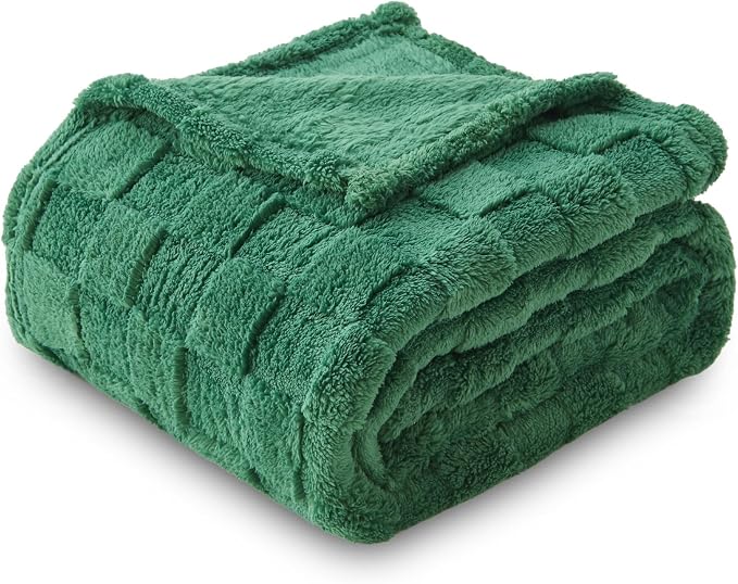 NEWCOSPLAY 3D Checkered Flannel Twin Blanket, Dark Green, 60"x80" | Super Soft Cute Lightweight Decorative Premium Silky Fleece Blanket for Couch Sofa Bed, Gift for Women Men, All Season Use