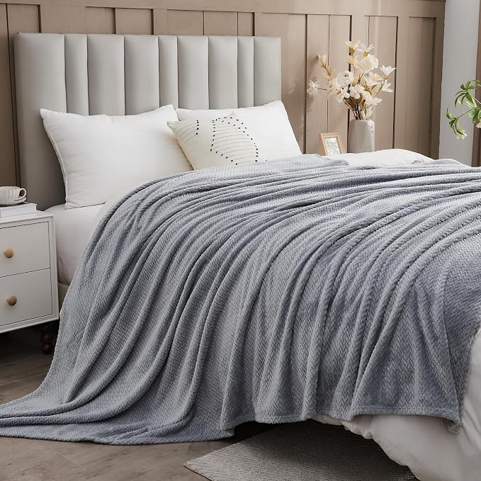NEWCOSPLAY Fleece Leaves Pattern King Blanket, Grey, 90"x110" | Super Soft Throw Blanket, Lightweight Cozy Bed Sofa Blanket, Premium Silky Flannel Fleece, Travel Blanket for All Season Use