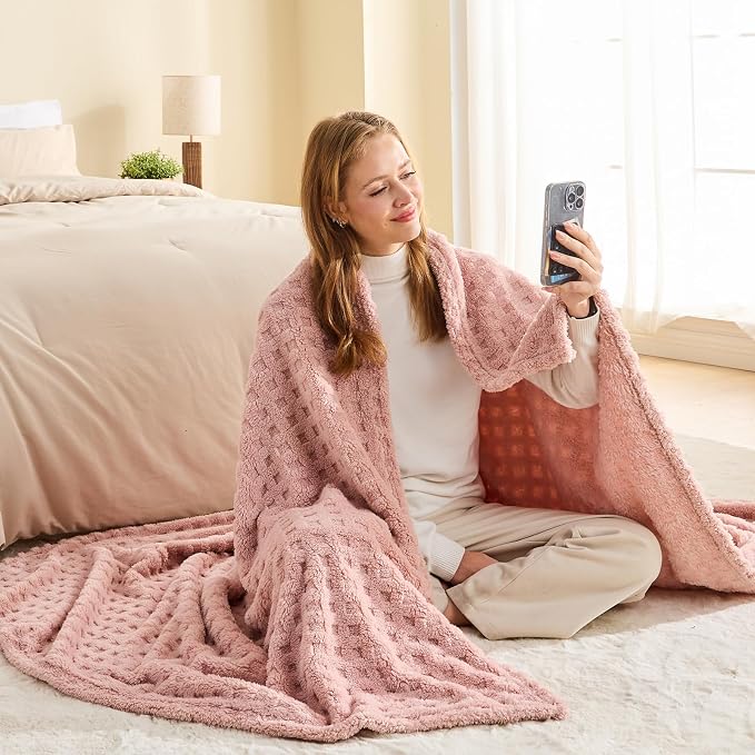 NEWCOSPLAY 3D Waffle Checkered Flannel King Blanket, Pink, 90"x110" | Super Soft Cute Lightweight Decorative Premium Silky Fleece Blanket for Couch Sofa Bed, Gift for Women Men, All Season Use