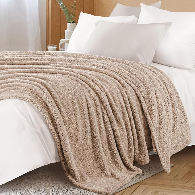 Exclusivo Mezcla Fleece Bed Blankets King Size for Bed, 90" x 104" | Super Soft and Cozy Fluffy Blanket for Women, Lightweight and Fuzzy Large Blanket for Bedroom , All Season, Camel