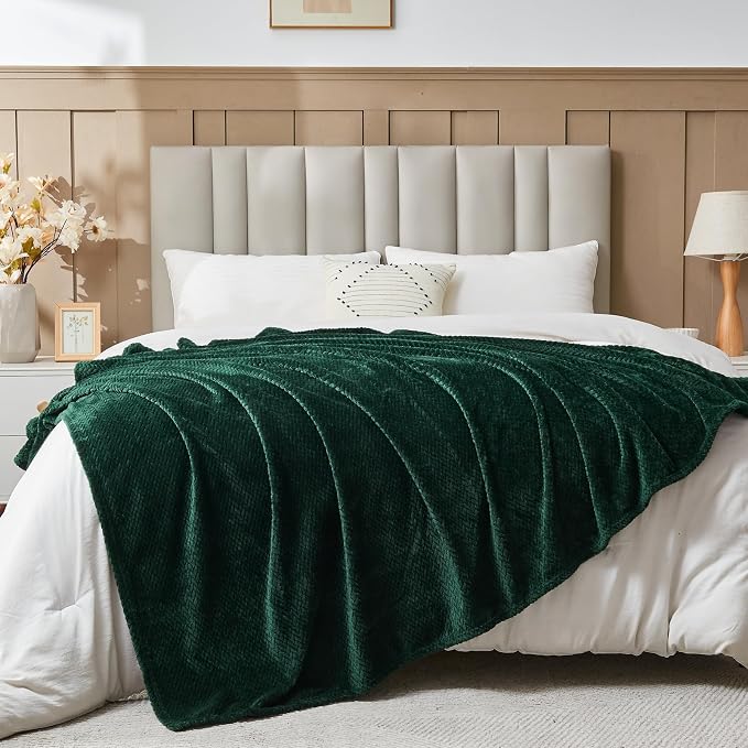 NEWCOSPLAY Fleece Leaves Pattern Queen Blanket, Forest Green, 90"x90" | Super Soft Throw Blanket, Lightweight Cozy Bed Sofa Blanket, Premium Silky Flannel Fleece, Travel Blanket for All Season Use