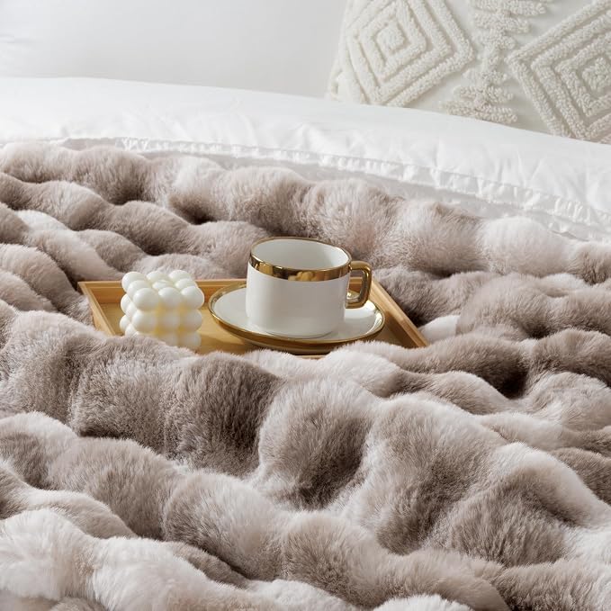 Luxury 1000GSM Faux Rabbit Fur Throw Blanket, Super Heavy Warm Cozy Grey Blankets for Couch Bed Sofa, Ruched Plush Fuzzy Elegant Soft Reversible Mink Blanket for Living Room Bedroom