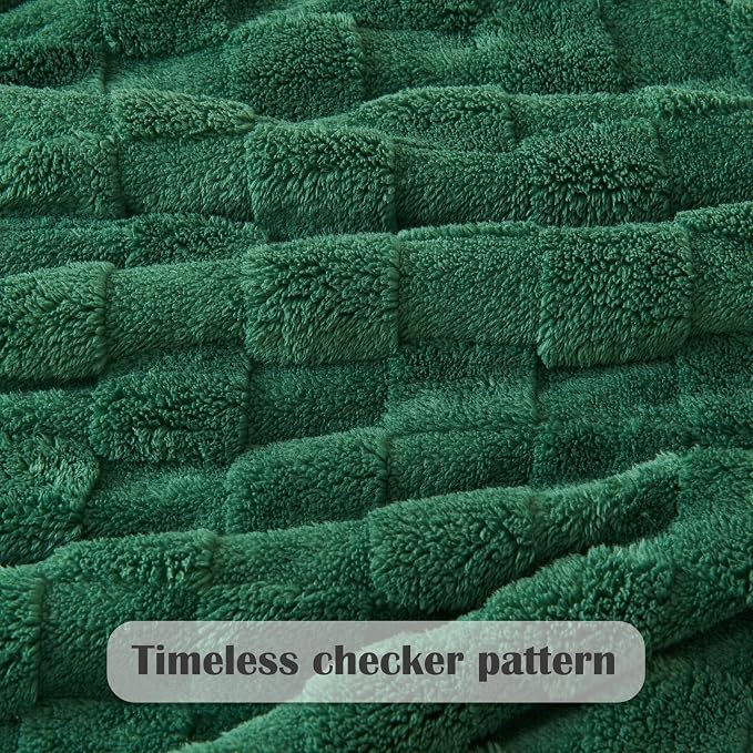 NEWCOSPLAY 3D Checkered Flannel King Blanket, Dark Green, 90"x110" | Super Soft Cute Lightweight Decorative Premium Silky Fleece Blanket for Couch Sofa Bed, Gift for Women Men, All Season Use