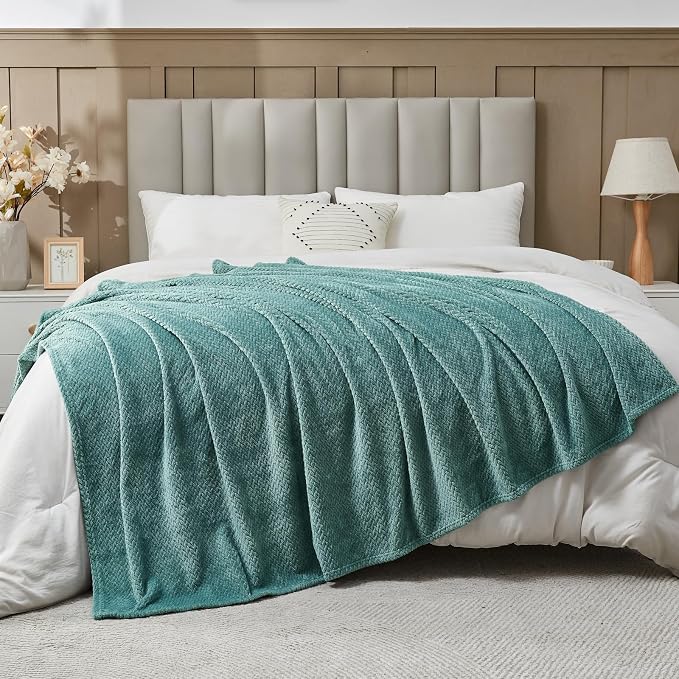 NEWCOSPLAY Fleece Leaves Pattern King Blanket, Light Teal, 90"x110" | Super Soft Throw Blanket, Lightweight Cozy Bed Sofa Blanket, Premium Silky Flannel Fleece, Travel Blanket for All Season Use