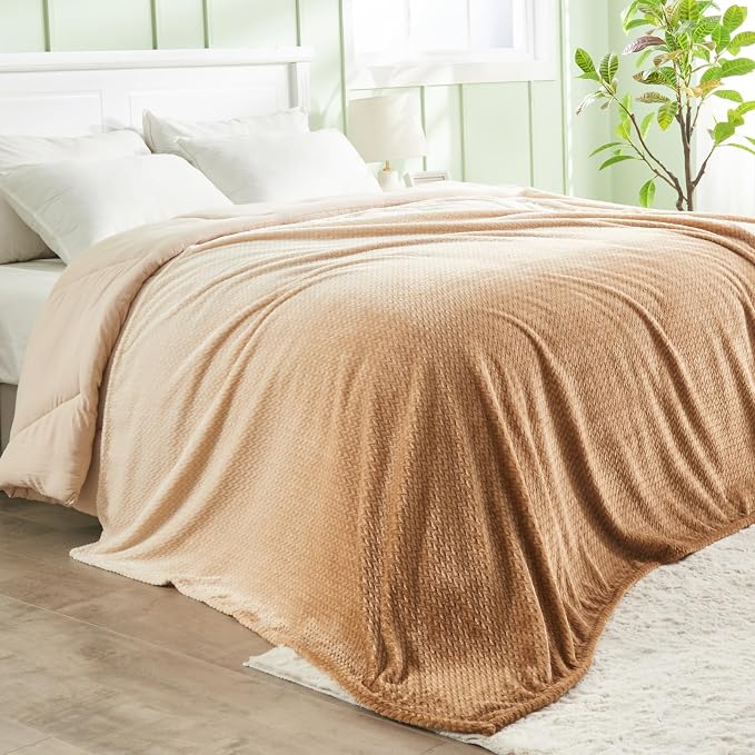 NEWCOSPLAY Fleece Leaves Pattern Throw Blanket, Ombre Brown, 50"x60" | Super Soft Throw Blanket, Lightweight Cozy Bed Sofa Blanket, Premium Silky Flannel Fleece, Travel Blanket for All Season Use