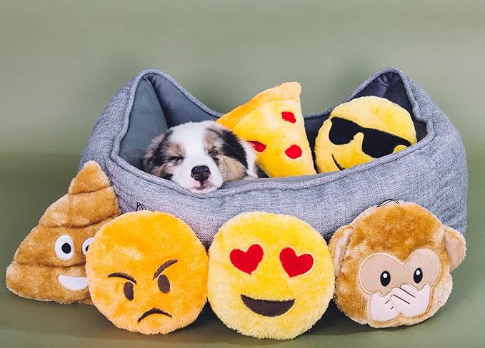 ZippyPaws NomNomz - Dog Squeaky Toys to Keep Them Busy, Funny Food Plush for Small & Medium Dogs, Cute Stuffed Puppy Toy, Pet Products, Gift for Dogs of All Breeds, Soft and Cuddly - Pizza