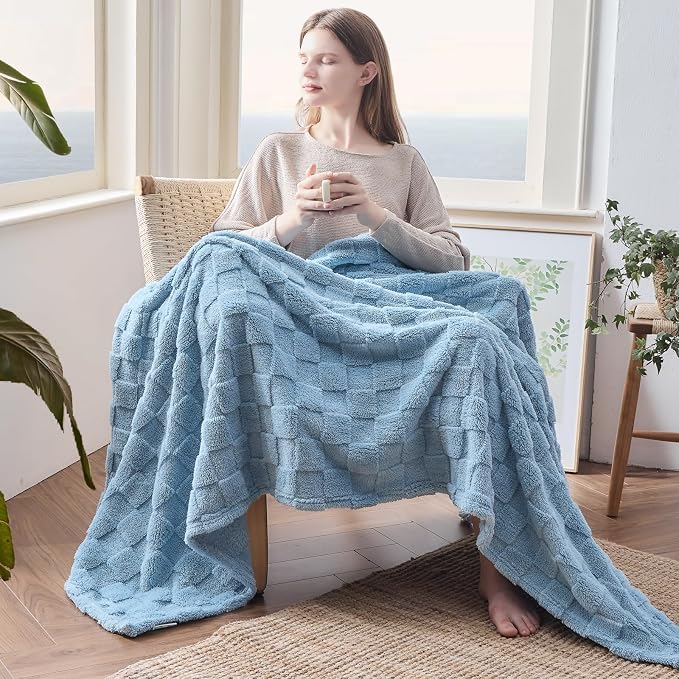 NEWCOSPLAY 3D Checkered Flannel King Blanket, Blue Checkered, 90"x110" | Super Soft Cute Lightweight Decorative Premium Silky Fleece Blanket for Couch Sofa Bed, Gift for Women Men, All Season Use