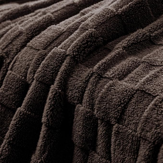 Exclusivo Mezcla 3D Checkered Fleece Queen Blanket for Bed, Coffee | Super Soft and Cozy Fluffy Blanket, Lightweight, Breathable, Decorative Blanket for Living Room, Bedroom, All Season, 90"x90"