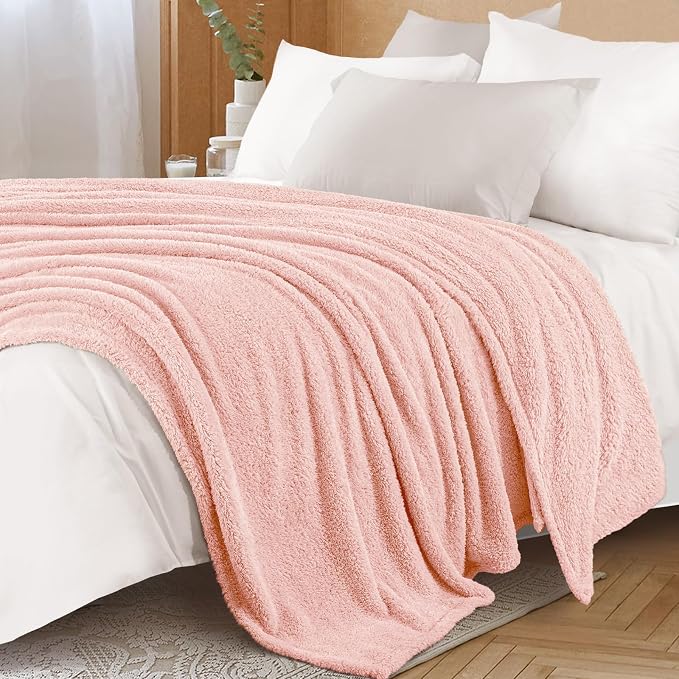 Exclusivo Mezcla Fleece Twin Size Blanket for Couch and Bed, 60" x 80" | Super Soft and Cozy Fluffy Blanket for Women, Lightweight and Fuzzy Blanket for Teens Back to School, All Season, Light Pink