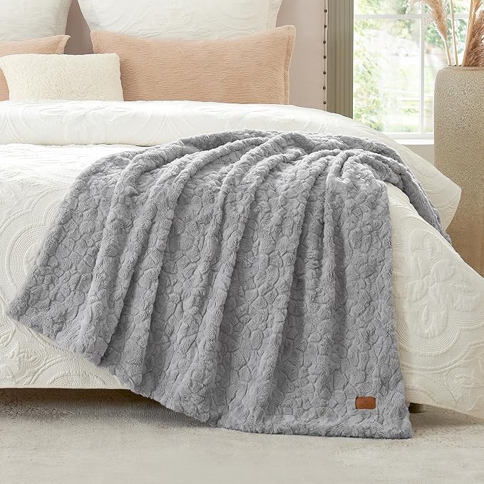 Cozy Bliss Faux Fur Throw Blanket for Couch, Fuzzy Soft Plush Thick Warm Fluffy Reversible Wave Textured Blanket for Sofa Bedroom Living Room, 55 * 70 Inches Grey