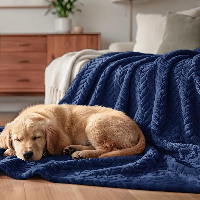 Exclusivo Mezcla Soft Fleece Bed Blanket King Size, 90”x104”, Navy Blue | Cozy Fluffy Lightweight Blankets for Summer, Decorative Plush Flannel Throws for Living room, Bedroom with Leaves Pattern