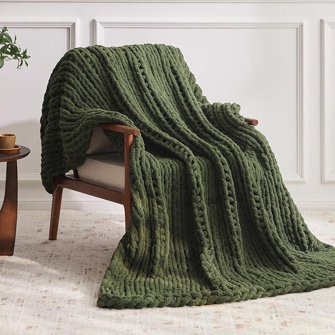 Negwoo Chunky Knit Throw Blanket, Knitted Throw Chenille Yarn, 40"*50" | Soft Thick Cable Knitted Blankets, Handmade Big Thick Blanket, Machine Washable Cute Comfy Blanket for Home Decor, Green