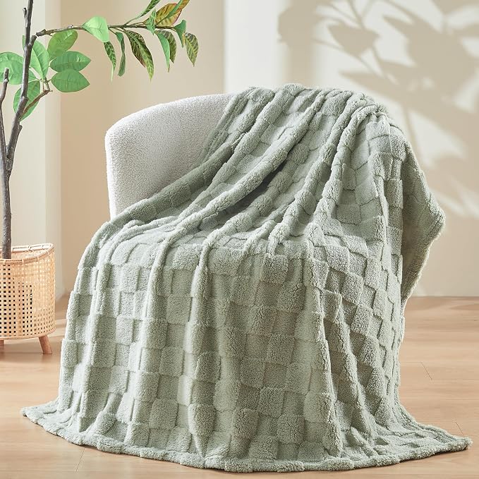 NEWCOSPLAY 3D Checkered Flannel Throw Blanket, Sage Green, 50"x70" | Super Soft Cute Lightweight Decorative Premium Silky Fleece Blanket for Couch Sofa Bed, Gift for Women Men, All Season Use